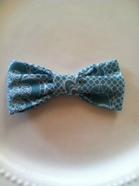 Bowtiful Hair Clip (blue w/ white lace design)