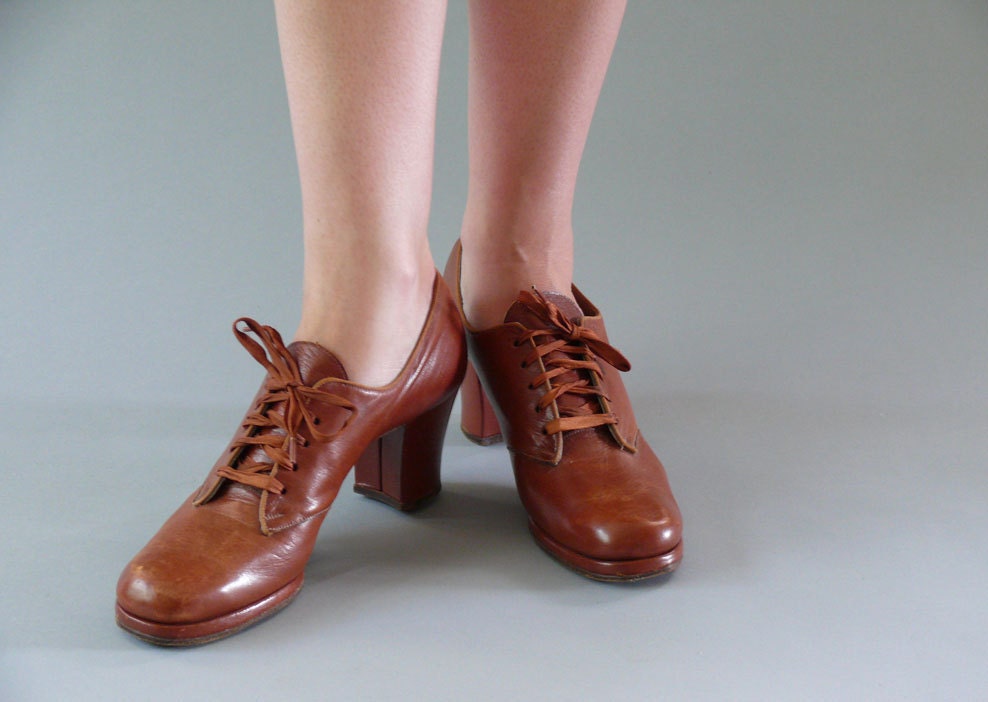 1930s/1940s Library Lady lace up oxford heels
