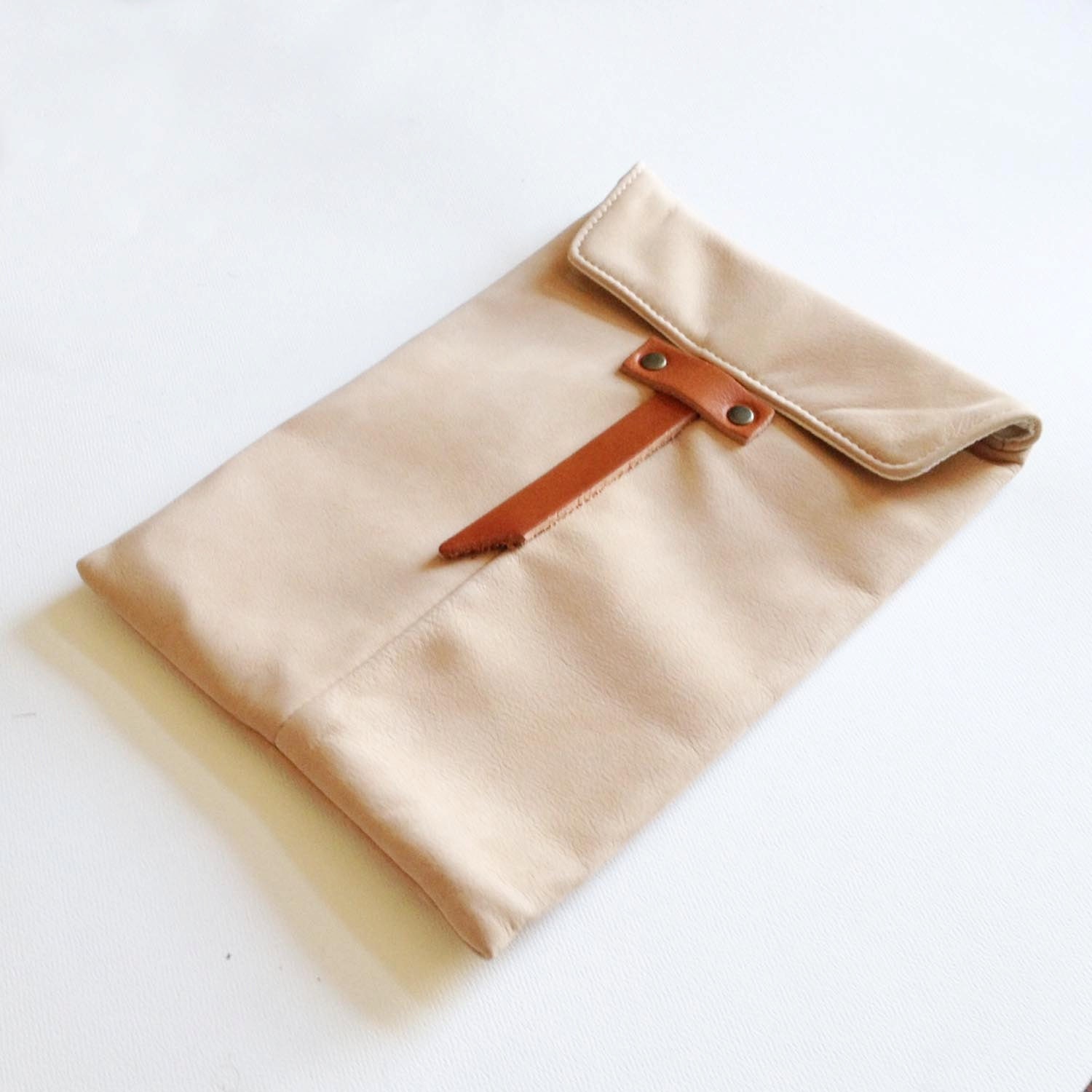 35% OFF Nude Leather iPad Case