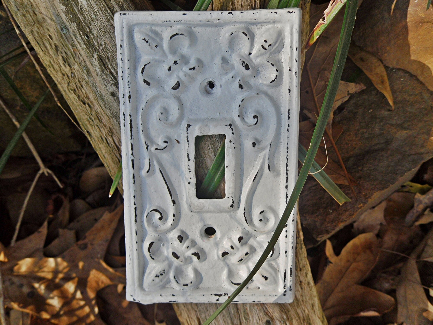 White Light Switch Plate / Shabby Chic Light Plate Cover / Single Cast Iron Light Plate Cover / Wall Decor / Fleur de lis Pattern