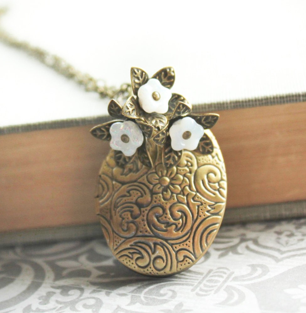 Brass Photo Locket Necklace White Flower Charm Jewelry Oval Locket Pendant Necklace Antique Brass Vintage Style Nature Inspired Floral