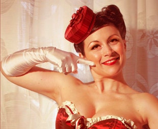 Cunene "Oh my Valentine" Chocolate heartshaped box, Pillbox Fascinator Hat