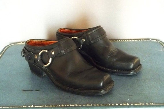 Vintage Black Leather Harness FRYE Mules. Women size 8M (38.5 Euro)