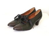 vintage oxford shoes / heels - spectator PERRY ELLIS olive green 1980's Dolly Kei / witch . 7 B