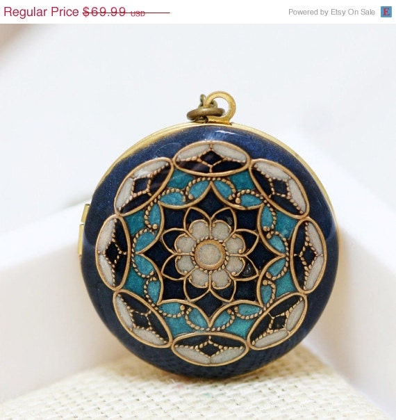 ON SALE Locket,Blue Resin Locket,Wedding Necklace Pendant,Image,Photo,Picture ,Round locket,Wedding Necklace,bridesmaid gift locket