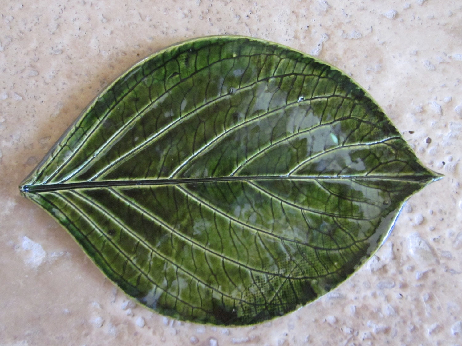 Ceramic leaf dish