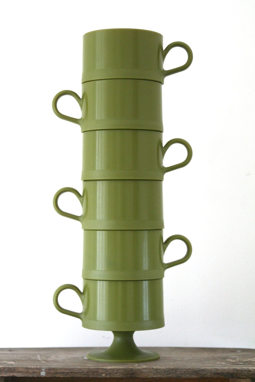 Vintage Stackable Picnic Cups in Avocado Green - Mid Century Retro Kitchenalia
