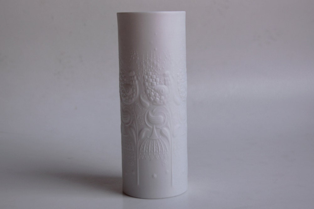 White Bisque Porcelain Vase With Birds and Flowers Pattern - Wiinblad for Rosenthal 70s