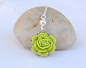 Bridesmaid Necklace.  Apple Green Rose and White Swarovski Pearl Necklace. Wedding Jewelry. Bridesmaid Necklace. Bridesmaid Jewelry.