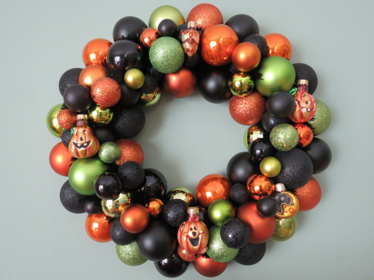 HALLOWEEN Ornament Wreath with Pumpkins Moon Owl