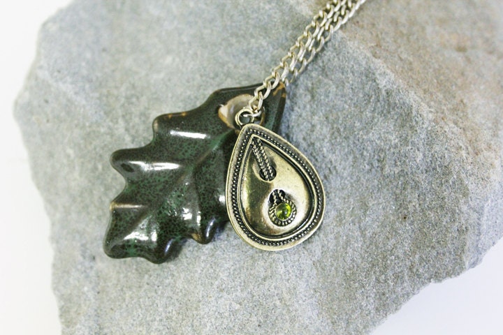 Forest Green Ceramic Oak Leaf Charmed Pendant