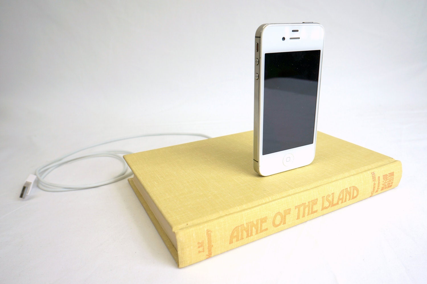 Anne of the Island booksi for iPhone and iPod