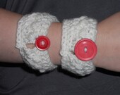 Crochet cuff bracelet with vintage button
