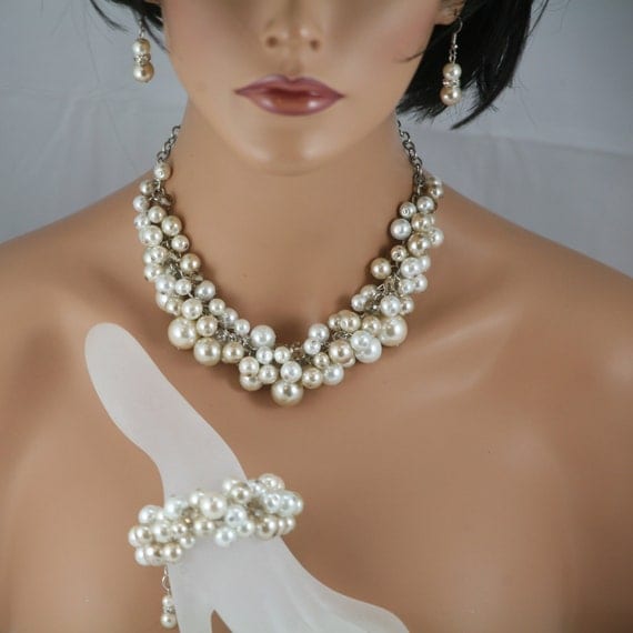 Chunky champagne white and ivory pearl and crystal necklace bracelet and earrings - wedding jewelry, 
Bridesmaids jewelry Brides jewelry