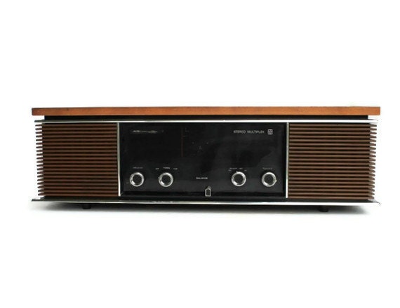 Panasonic 7300 AM/FM Walnut Bookcase Radio
