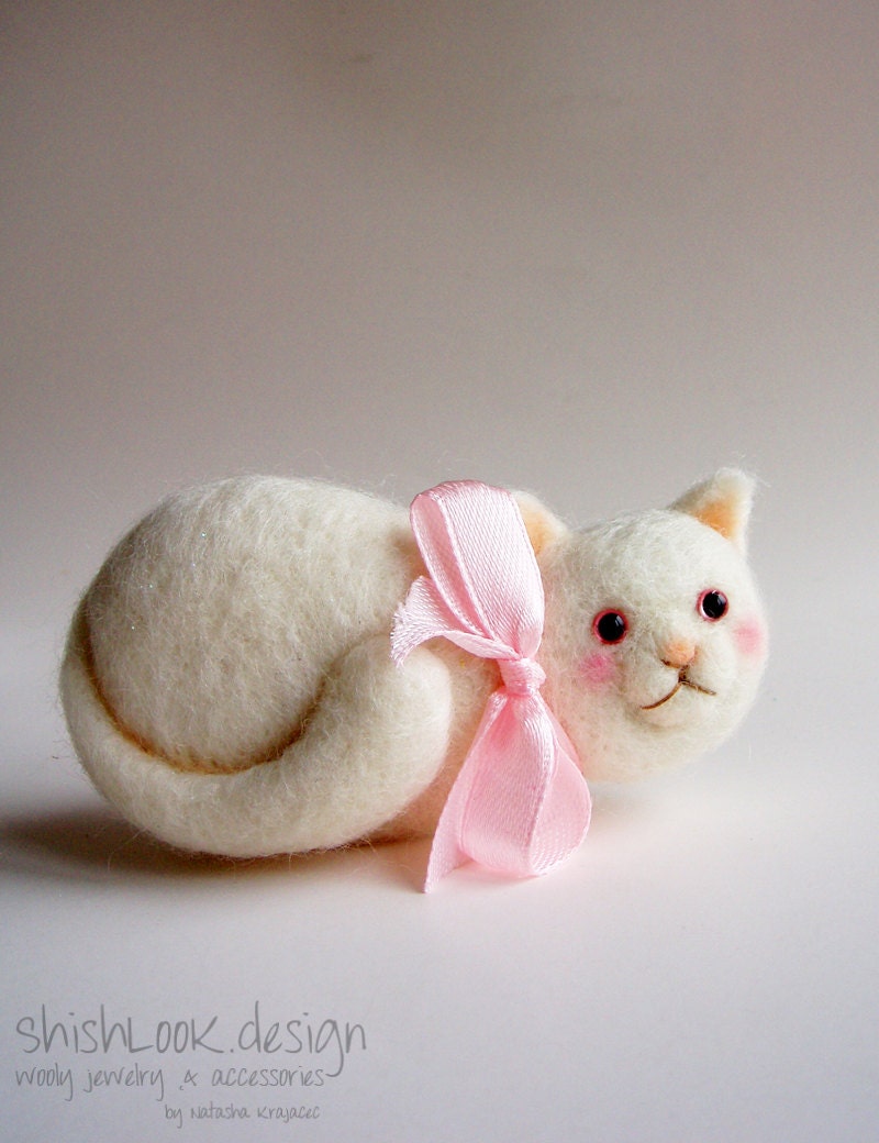 Little Miss Kitten, Felted Cat Brooch, Cute Jewelry, (MADE TO ORDER)