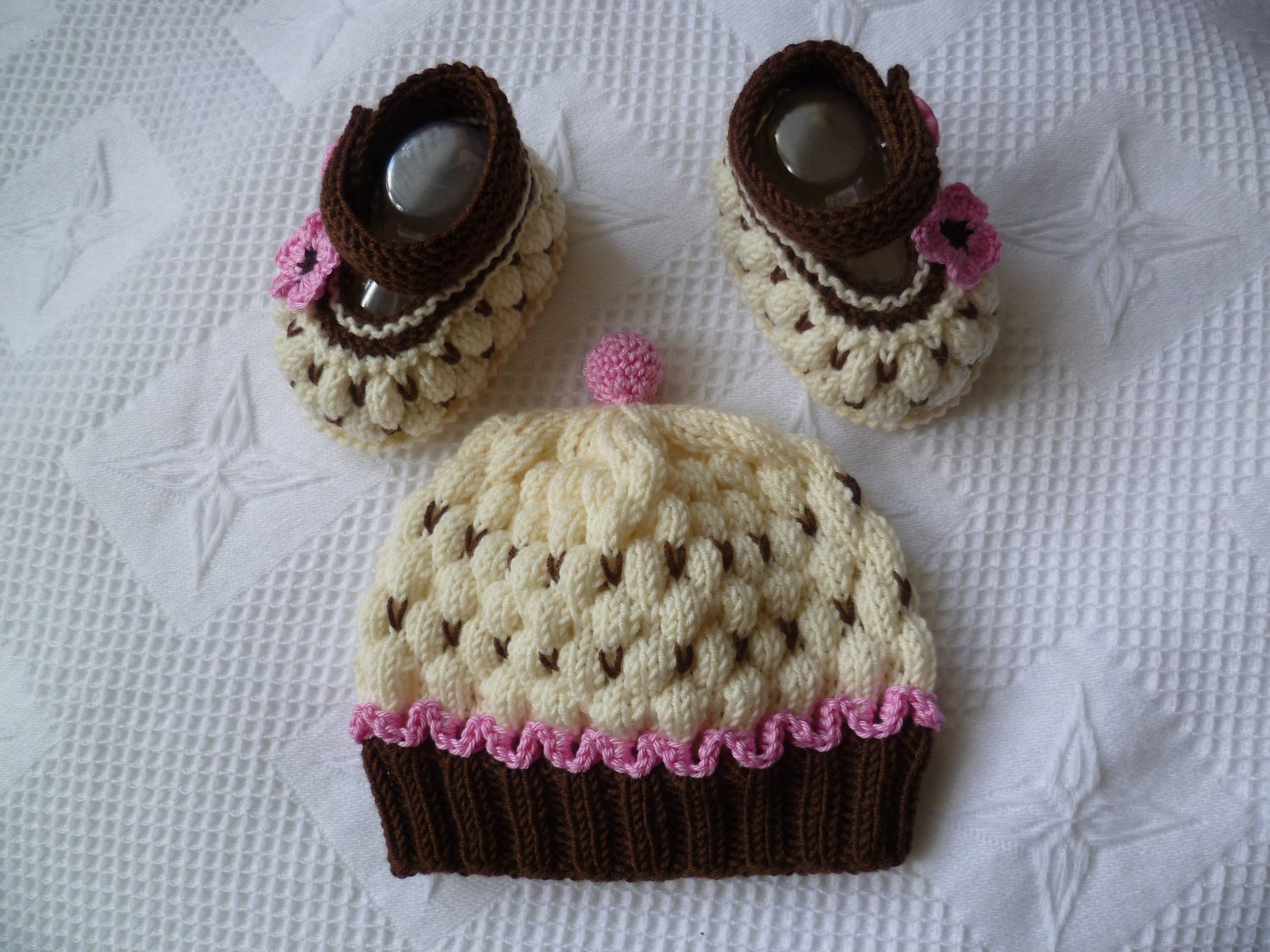 Handmade Knitted Baby Beanie And Booties Set -Muffin- Newborn new