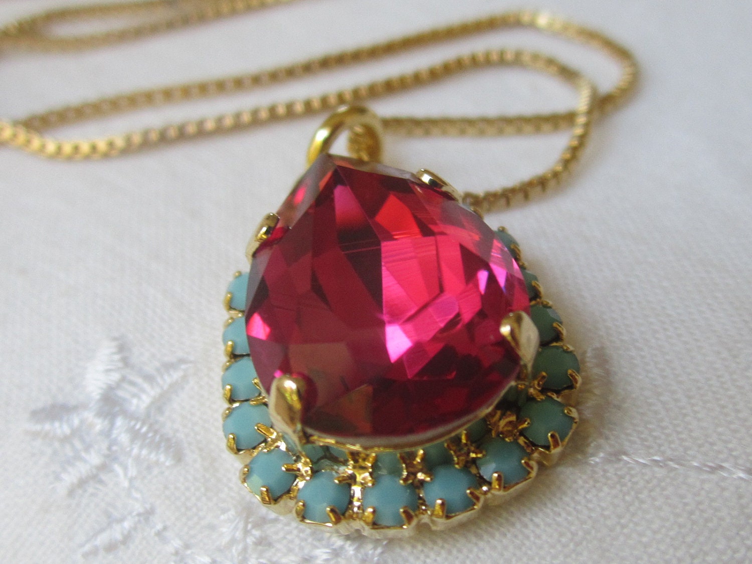 Ruby hot pink fuchsia and turquoise pendant Swarovski necklace, Teardrop pendant , Gold necklace, statement necklace, Vintage, bridesmaid
