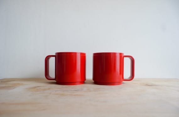 Mod red plastic cups, made in Italy by STYLE from the 1960's