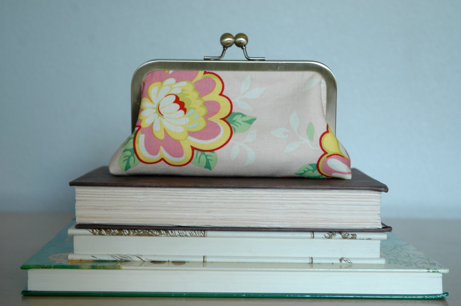 vintage buds clutch