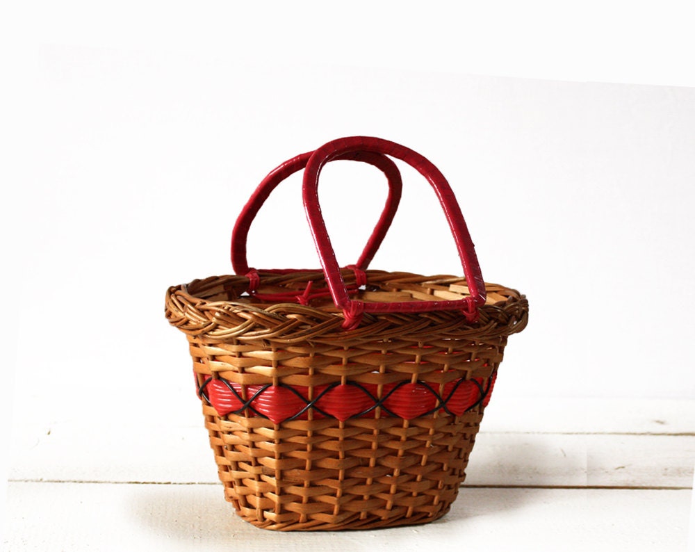 Cute very  little Vintage French woven "SCOUBIDOU" BASKET for CHILD 1960