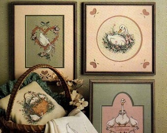 GERTRUDE AGAIN Counted sross Stitch Leaflet Leisure arts 719 Adorable Gertrude Goose to Stitch