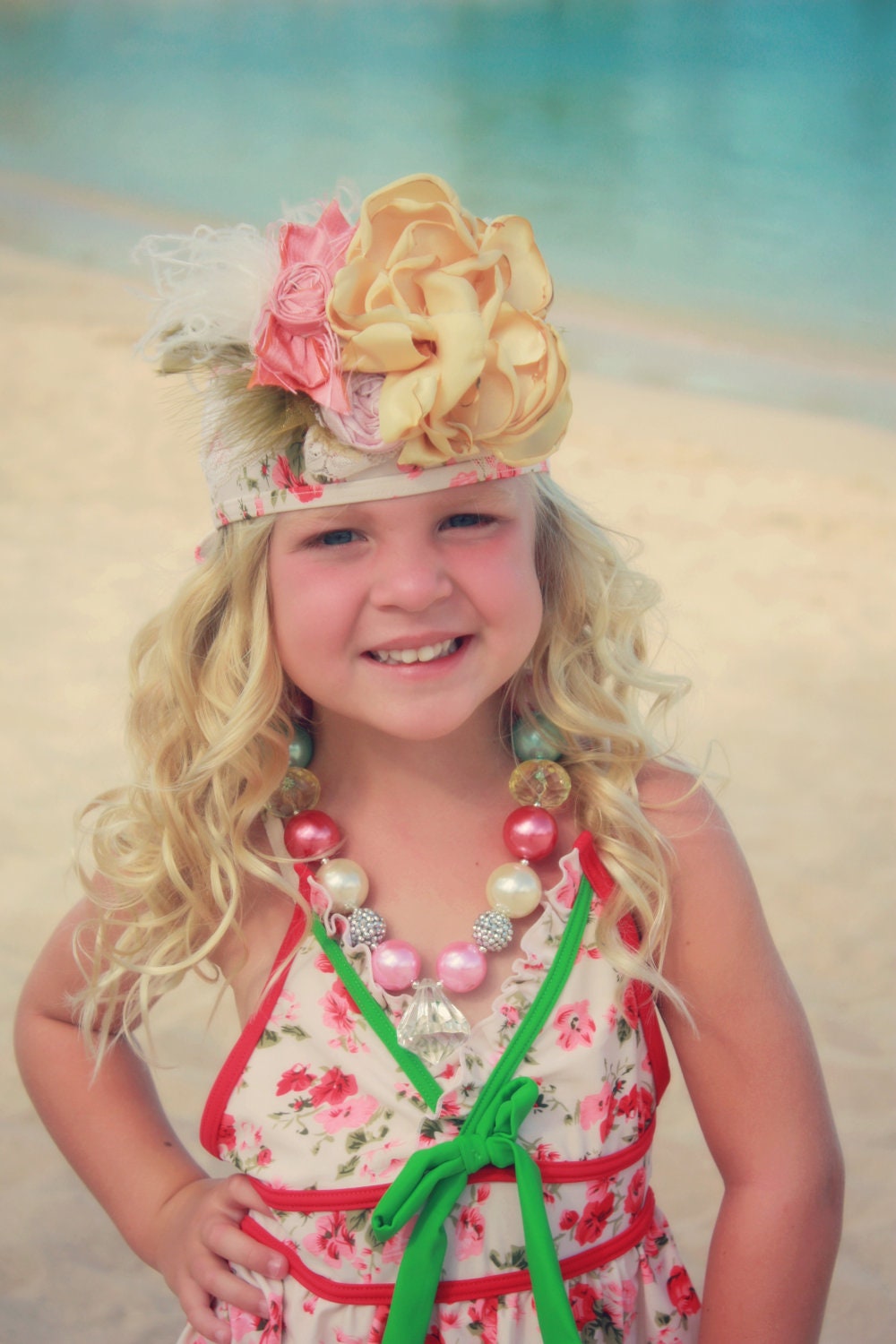 Tea and Crumpets is an Adorable Chunky Bubblegum style necklace with a Jewel Pendant.