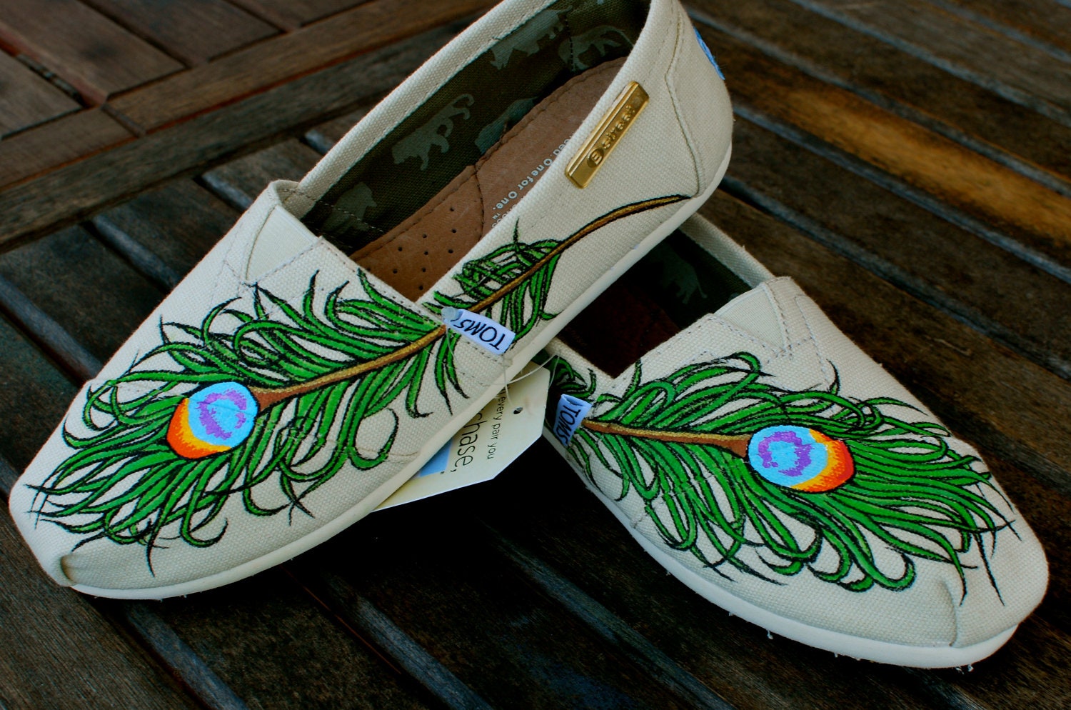 Wavy Peacock Feather TOMS