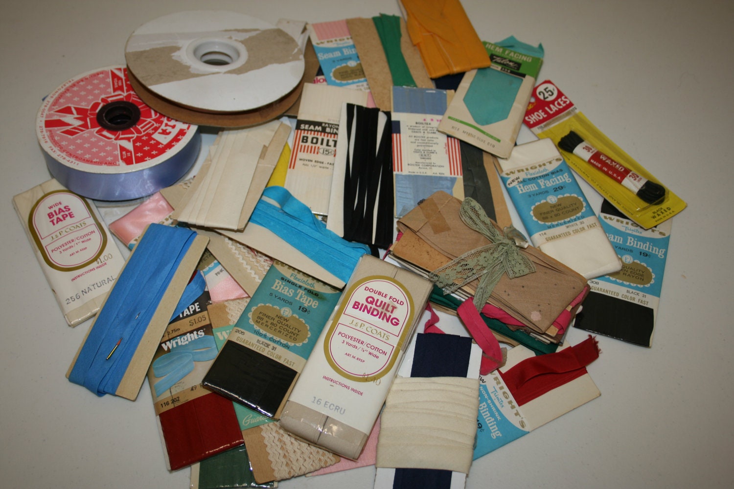 rick rack,bias tape,quilt binding,seam binding,binding,hem facing,bias tape lot,binding set,binding lot,sewing tape,sewing findings