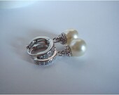 Bride earrings - Bridal pearl earrings - Dangle Bridal earrings - Wedding bridesmaids earrings