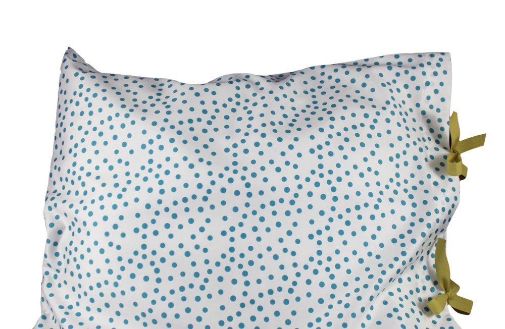 ORGANIC Toddler Bedding set - Scattered dots - peacock blue dots on white background