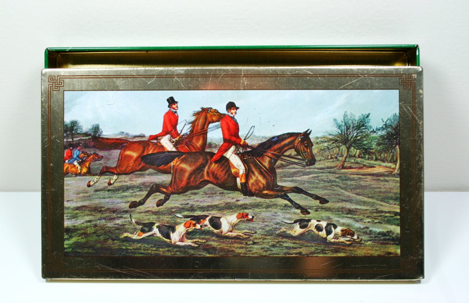 Vintage Hunt - Fox and Hounds Scene Tin