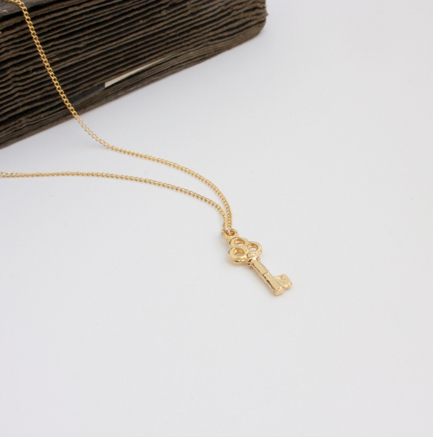Dainty Gold Clover Key Charm Necklace Simple Modern Feminine Everyday Jewelry 14K