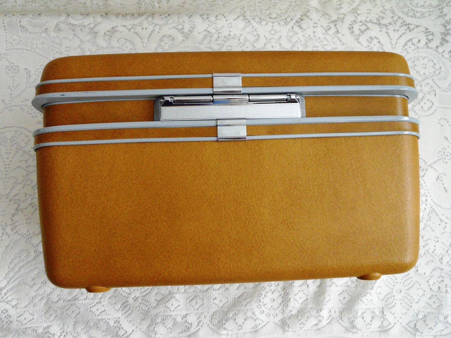 Road Trip Anyone. Samsonite Train Case Carry-on Luggage.