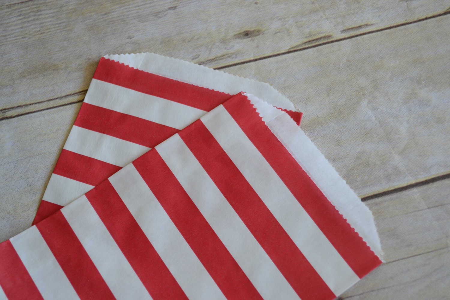 20 red and white striped goodie bags