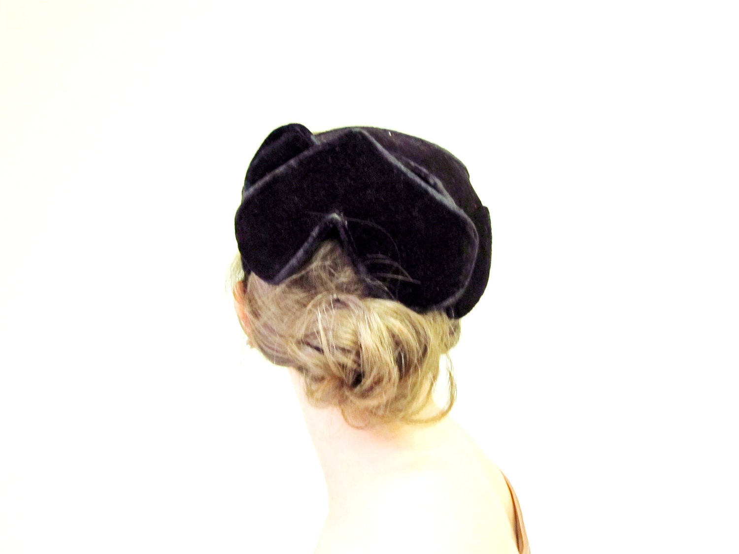 1950s Black Velvet Half Hat / 50s Fascinator / 50s Hat / Jay Thorpe New York