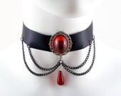 Gothic Black Red Choker made of Satin, Chains and Large Cabochon - Goth, Victorian, Vampire, Cabaret, Burlesque, Sexy Doll, Femme Fatale - Arthlin