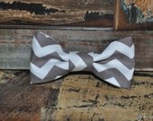 boys easy clip on bow tie - gray and white chevron