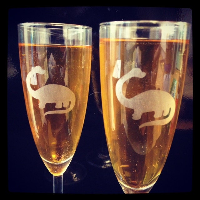 Brontosaurus romantic Dinosaur Dino Etched Champagne Flute Set of 2