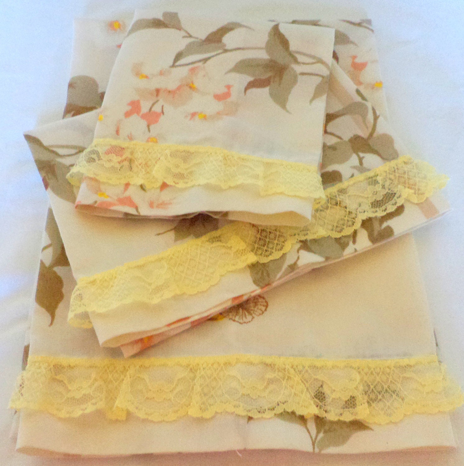 Handmade vintage linen Floral decorative Guest  hand Towels  set of 3