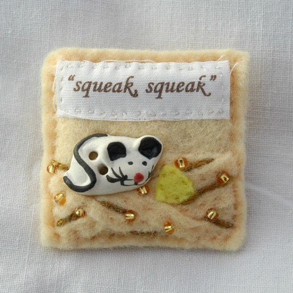 Felt mouse brooch - hand sewn - pet - animal