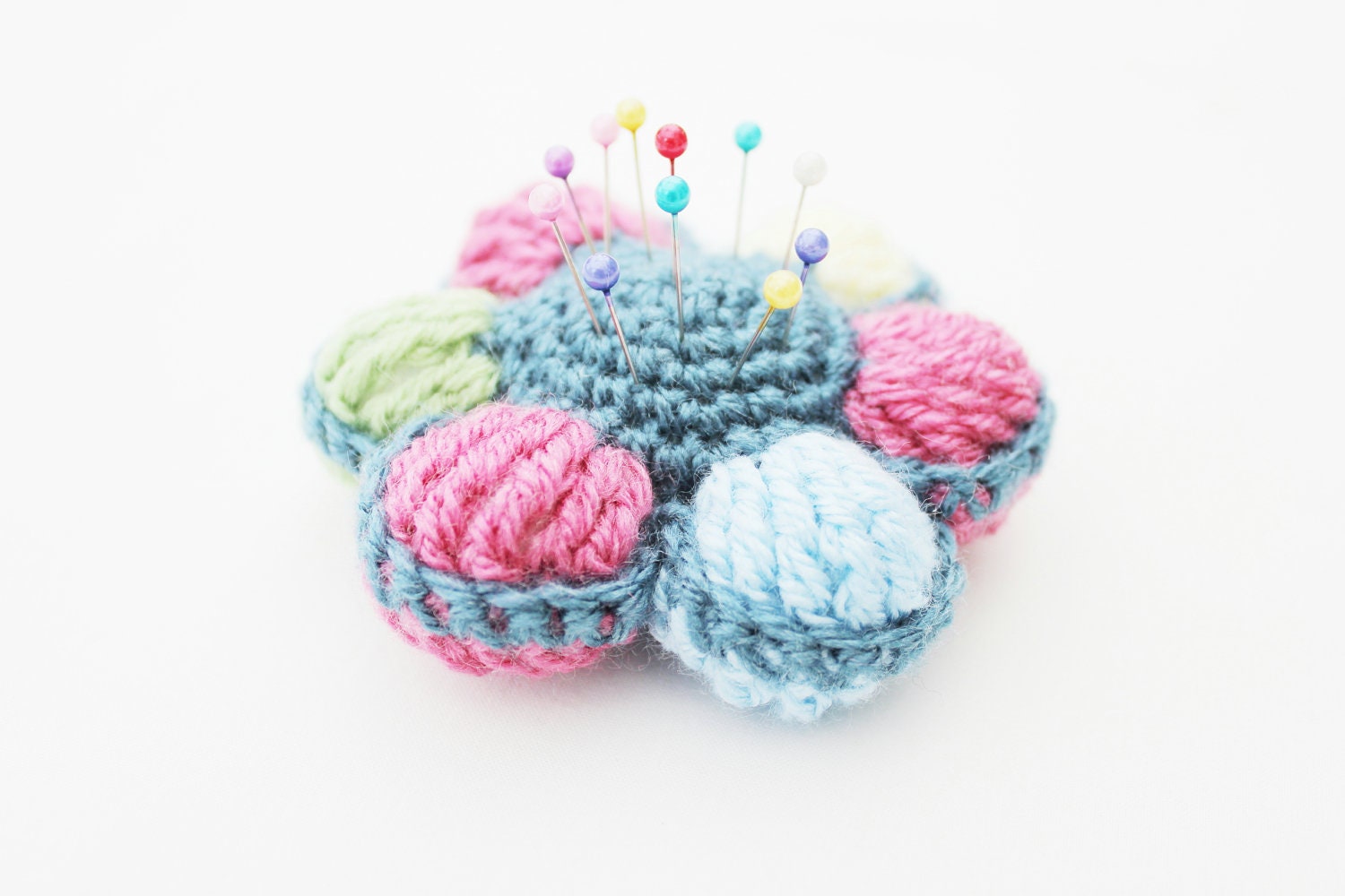 Pincushion flower - crochet pincushion