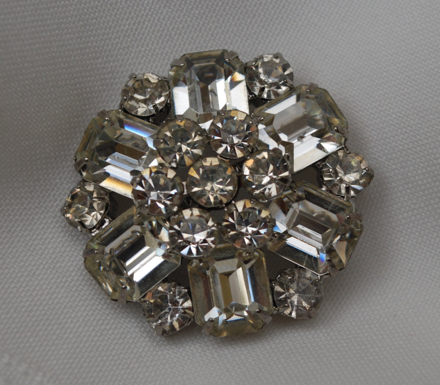 Vintage Weiss Rhinestone and Glass Brooch free shipping us only