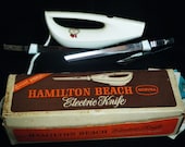 Hamilton Beach Scovill Working Electric Knife in Original Box. Two Blades. All Paperwork and Packaging. Working Turkey Carver. Model 275-1.