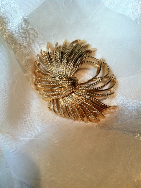 Classic Vintage Mid Century Monet Yellow Gold Brooch Estate Jewelry
