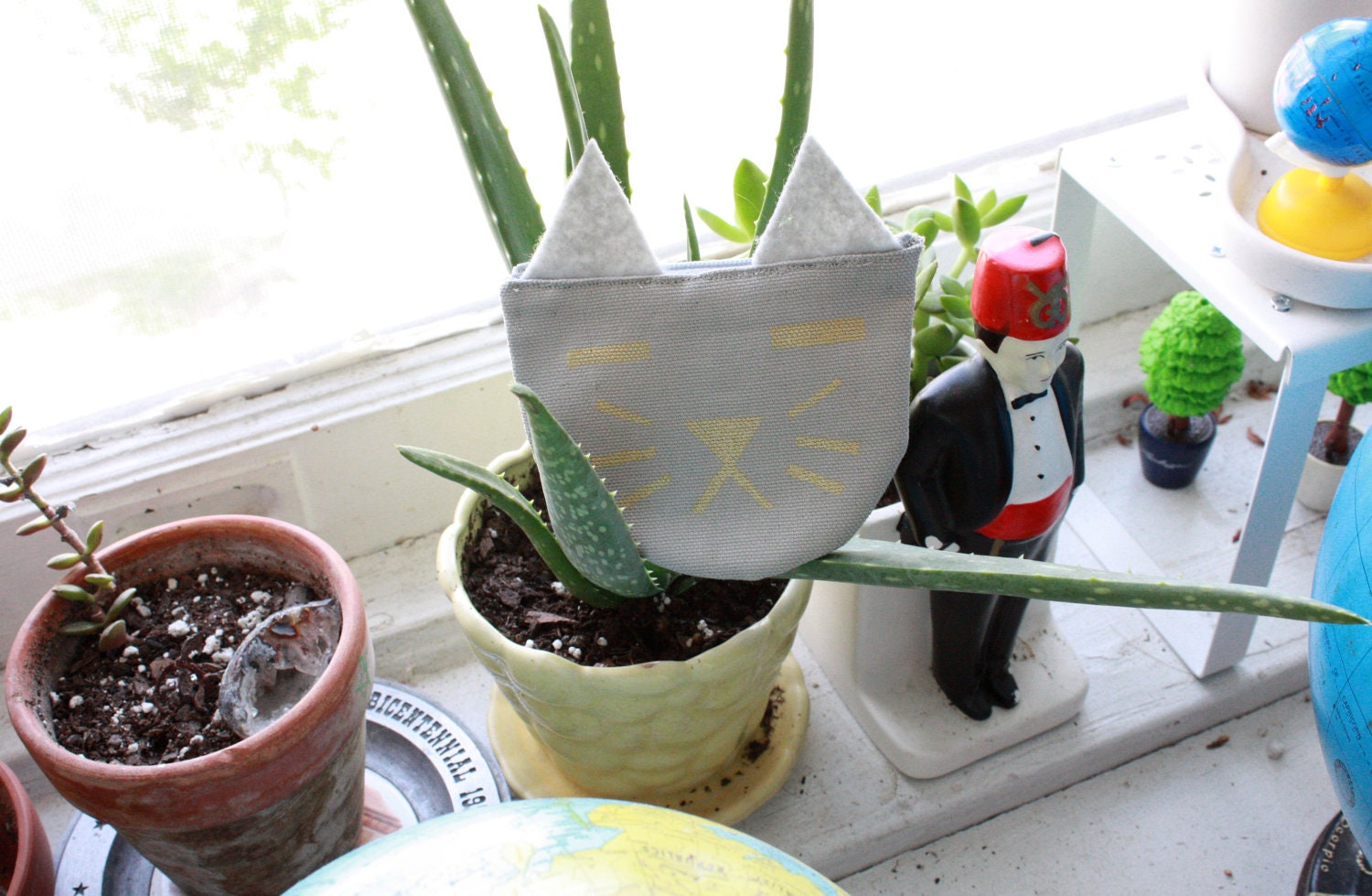 Gray with Gold Cat Pouch Change Purse