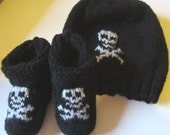 Baby Skull & crossbones HAND KNITTED matching set booties and beanie hat - 18-24 months - Many colours available