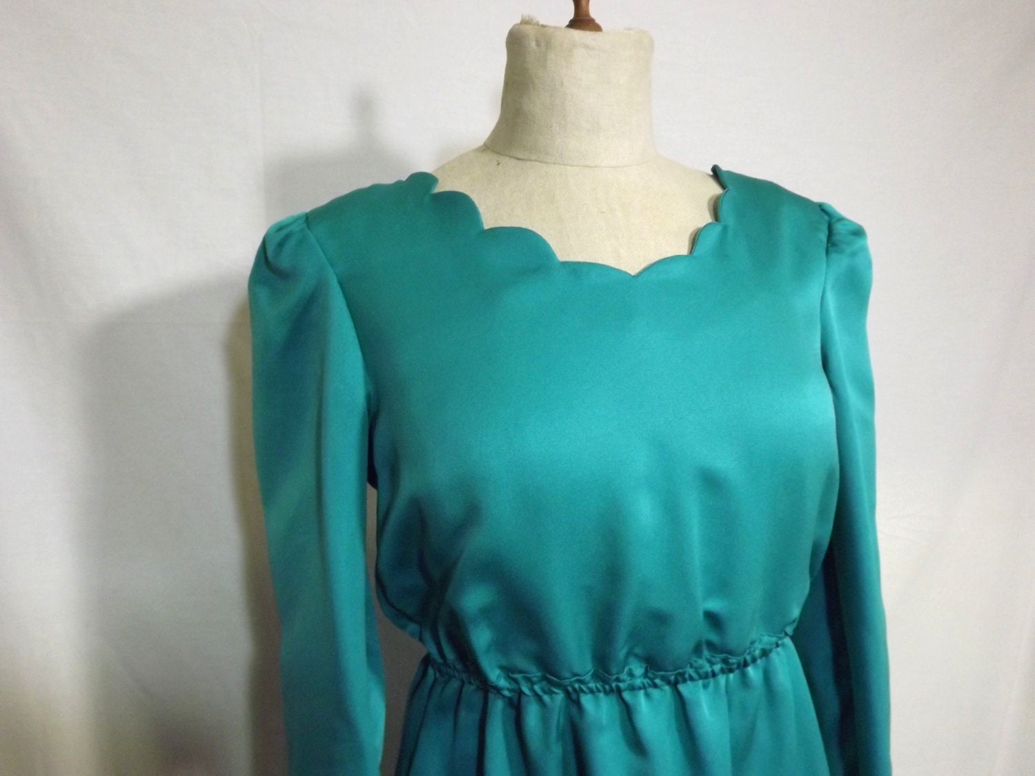 VTG Teal Scalloped Dress ...