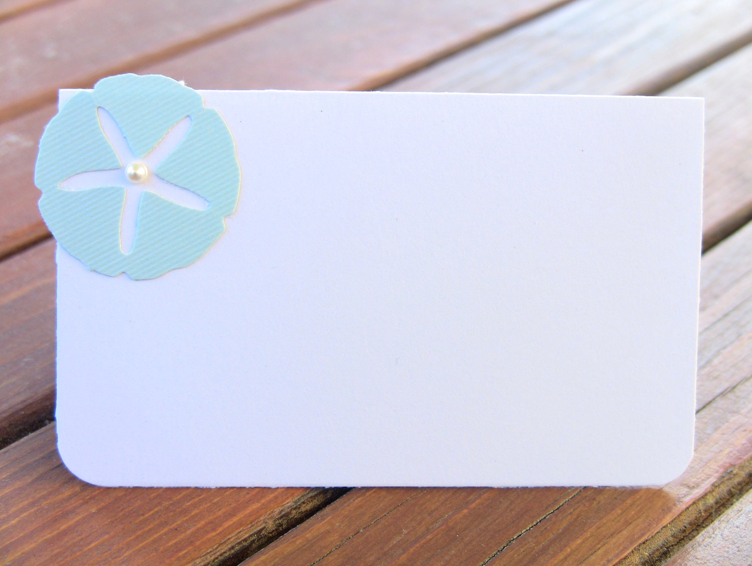 10 Wedding Place Cards / Escort Cards, Sand Dollar with Elegant Pearl,  Bridal Showers, CUSTOMIZE ANY COLOR, Name Printing Upgrade Possible