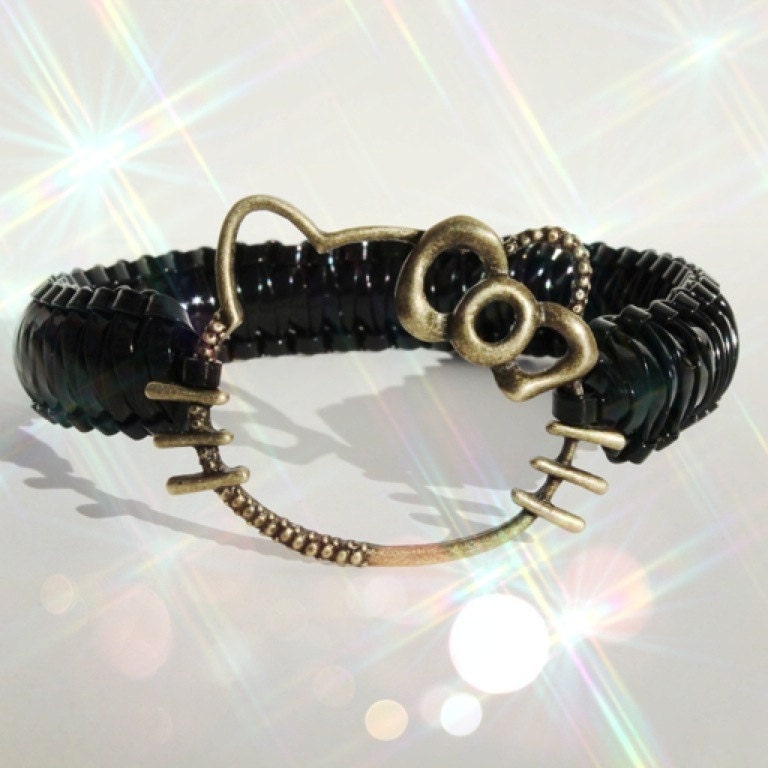 Hello Kitty Bracelet with Bow / Choose from Eight Colors / Bangle